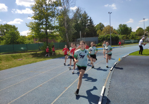 Zmagania naszej reprezentacji podczas biegu na 600 m dziewczęta/ 1000 chłopcy.