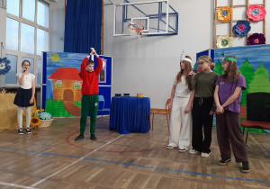 Program artystyczny uczniów klas starszych Spotkanie z Tuwimem.