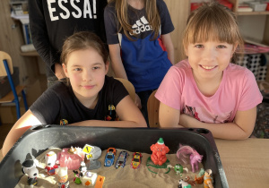 Uczniowie uczestniczący w Małym Kółku Plastycznym