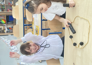 Uczennice uczestniczące w Małym Kółku Plastycznym