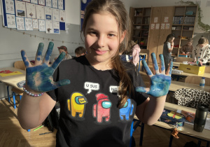 Uczennica uczestnicząca w Małym Kółku Plastycznym