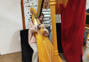 Uczennica kl.3c na warsztatach muzycznych