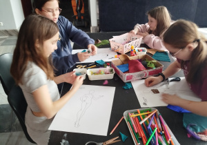 Uczniowie kl.3c na warsztatach plastycznych
