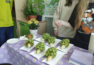 Zdrowy poczęstunek przygotowany przez wolontariuszy.