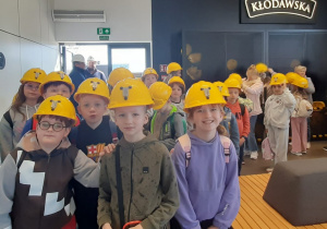 Uczniowie podczas zwiedzania kopalni