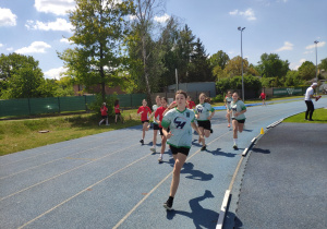 Zmagania naszej reprezentacji podczas biegu na 600 m dziewczęta/ 1000 chłopcy.