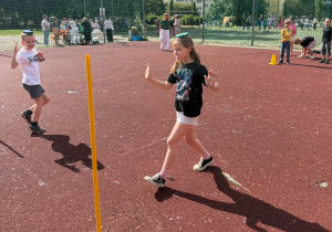 Uczniowie podczas zabaw z okazji Dnia Dziecka
