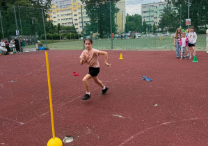 Uczniowie podczas zabaw z okazji Dnia Dziecka