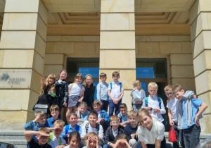 Klasa 2c przed Teatrem Wielkim