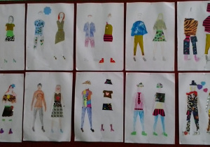 Zdjęcie przedstawia dwanaście prac plastycznych wykonanych przez uczniów, na których przedstawiona jest sylwetka kobiety i mężczyzny ubranych w zaprojektowany przez uczniów strój wykonany z kolorowego papieru.
