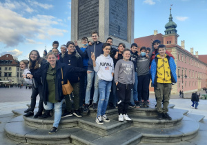 Uczniowie klasy 8d na Starym Mieście w Warszawie