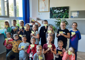 Uczniowie klasy 2b obdarowali Jana Pawła II przepięknym uśmiechem.