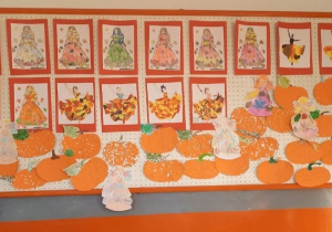 Galeria prac jesiennych – 4 rodzaje Pani Jesień w pokolorowanych lub zdobionych wydzieranym papierem sukienkach oraz 28 dyń wykonanych metodą „wydzieranki”