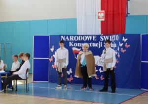 Przedstawienie w wykonaniu uczniów klasy siódmej z okazji uchwalenia Konstytucji 3-go Maja