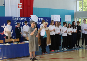 Pani dyrektor przemawia na końcu uroczystości z okazji uchwalenia Konstytucji 3-go Maja
