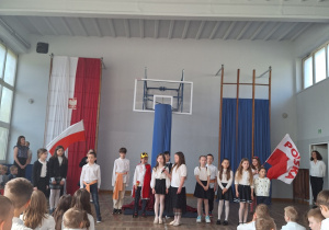 Przedstawienie w wykonaniu uczniów klasy drugiej z okazji uchwalenia Konstytucji 3-go Maja