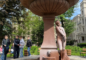W ogrodach pałacowych