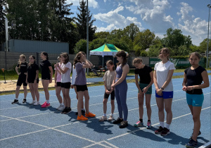 Reprezentantki SP71 tuż przed startem konkurencji na 600m.