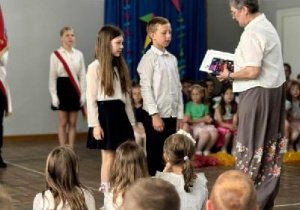 Wręczenie nagród i gratulacje od Pani Dyrektor