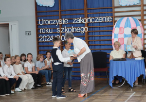 Wręczenie nagród i gratulacje od Pani Dyrektor