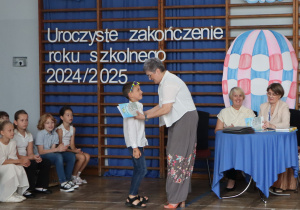 Wręczenie nagród i gratulacje od Pani Dyrektor