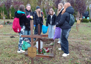 Wolontariusze biorący udział w akcji Światełko Pamięci.