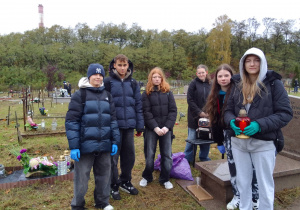 Wolontariusze biorący udział w akcji Światełko Pamięci.