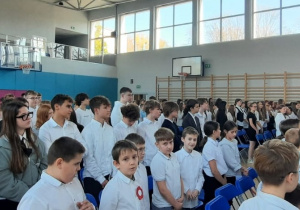 Uczniowie podczas Hymnu