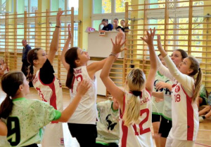 Koszykarki w walce o górną piłkę