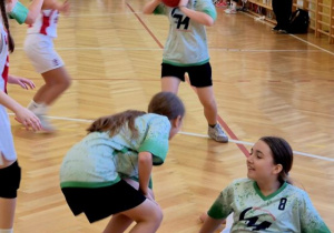 Walka o piłkę z dużym poświęceniem