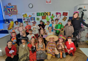 Dzieci z klasy w 2c "na wycieczce" w Meksyku