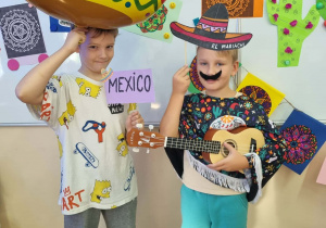 Uczniowie z 2c i ich sombrero.