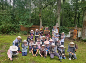 Klasa 2 c na wycieczce w pasiece