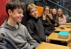 Uczniowie SP71 w sali konferencyjnej EC1