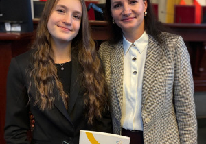 Weronika Piekarz wraz z Panią Wiceprezydent Miasta Łodzi