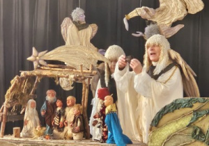 Aktorzy Teatru Łątka w trakcie przedstawienia