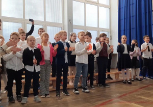 Występ uczniów z okazji Dnia Babci i Dziadka.