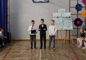 Występ uczniów z okazji Dnia Babci i Dziadka.
