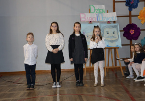 Występ uczniów z okazji Dnia Babci i Dziadka.