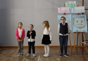 Występ uczniów z okazji Dnia Babci i Dziadka.